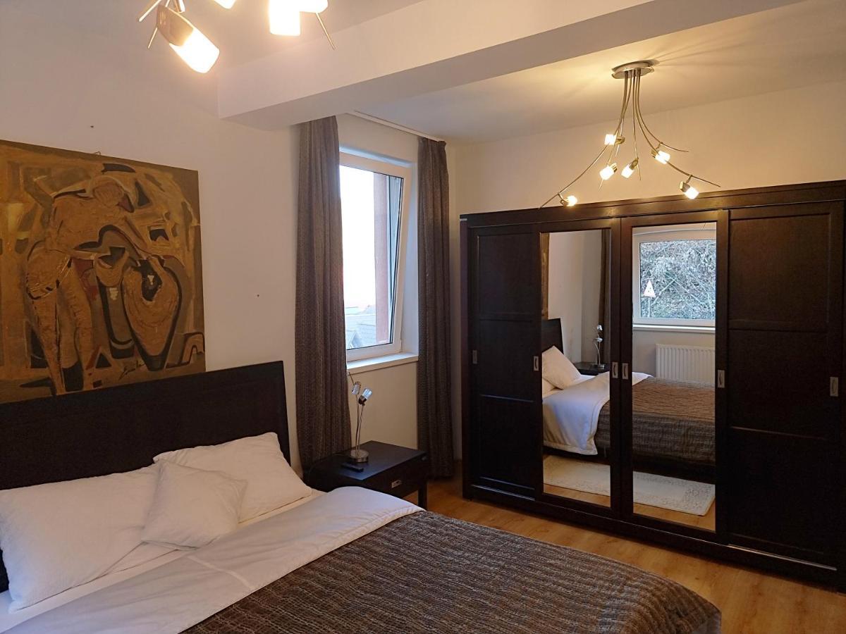 Marble Villa: Luxury Estate - Central But Intimate Sinaia Exterior foto